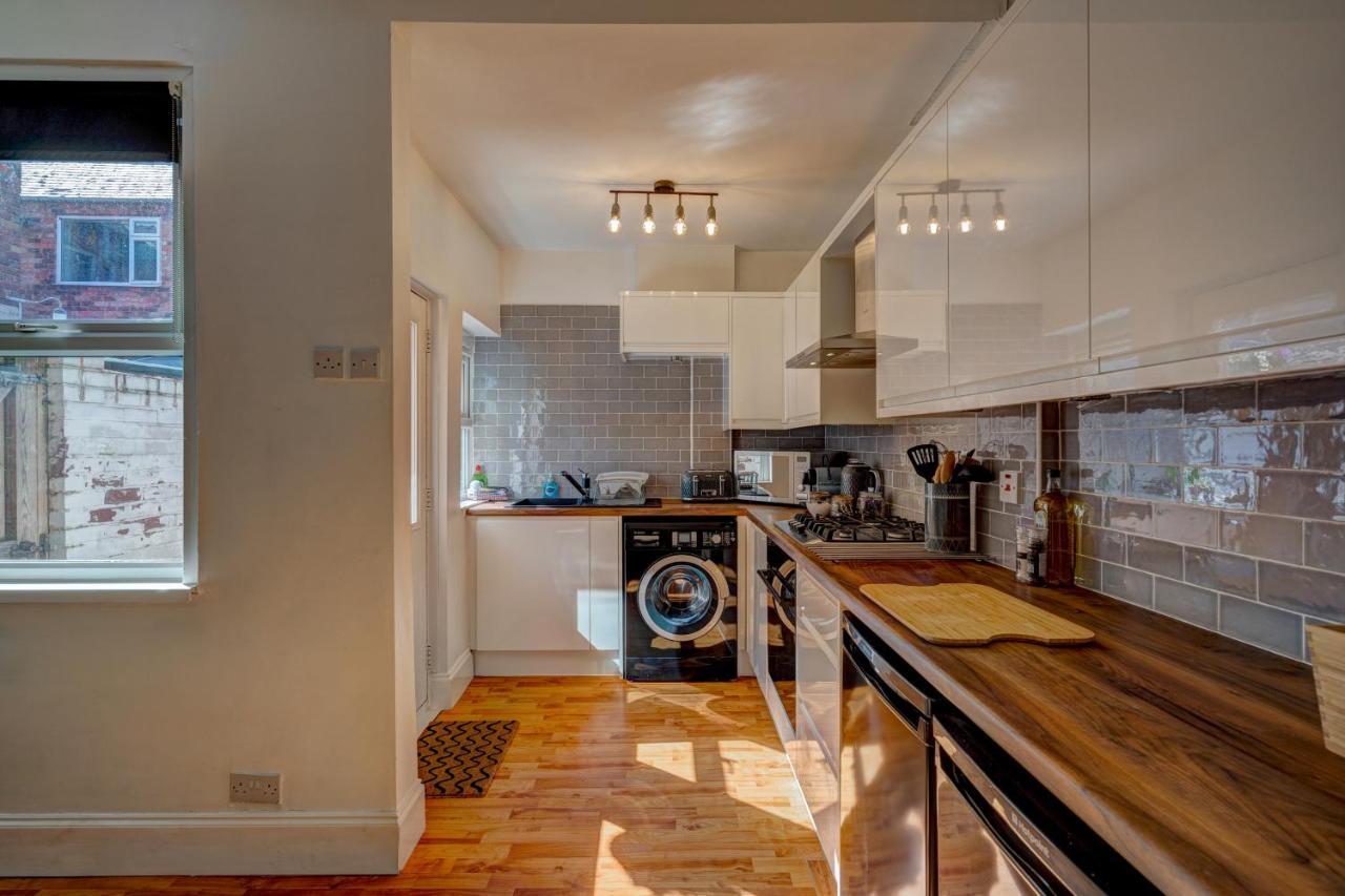 *New* Chester Canal Side 2 Bed Character Home Εξωτερικό φωτογραφία