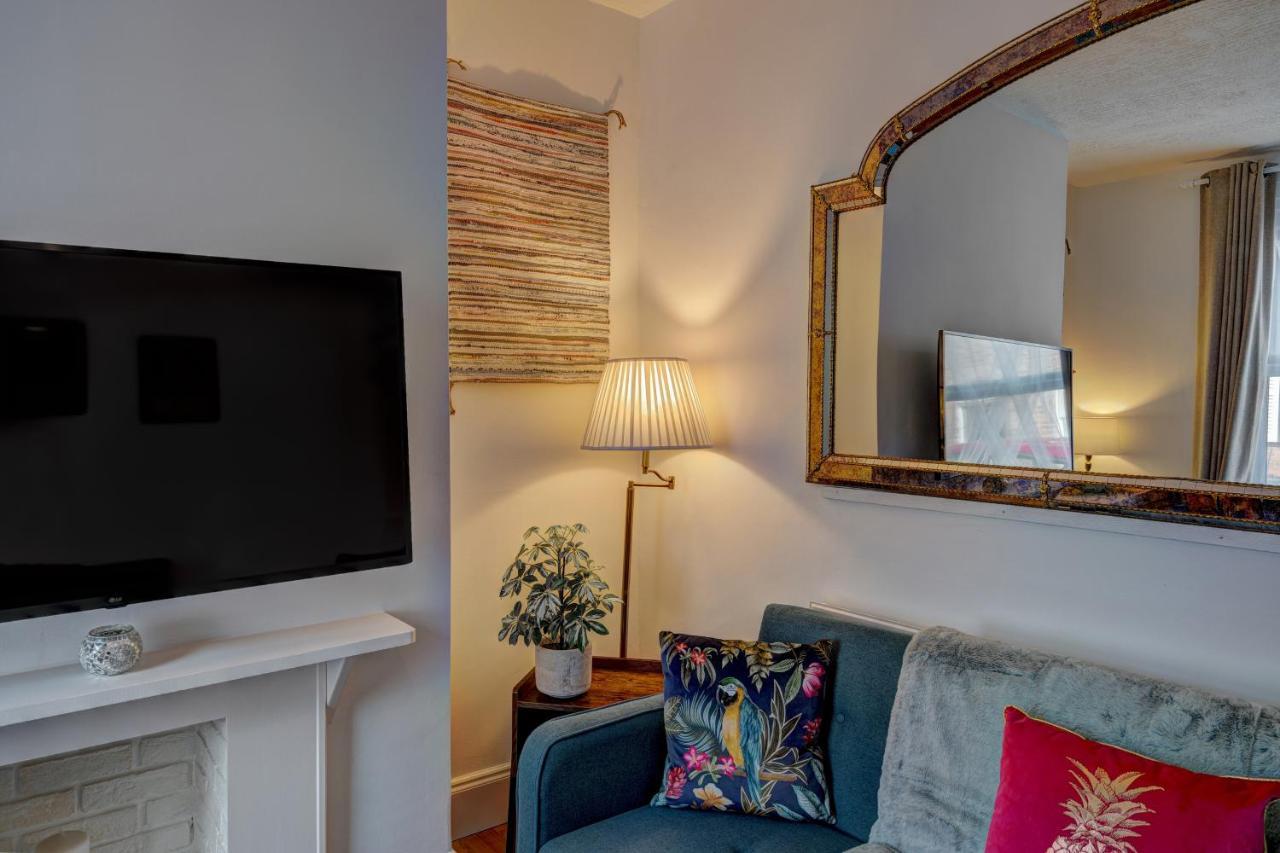*New* Chester Canal Side 2 Bed Character Home Εξωτερικό φωτογραφία